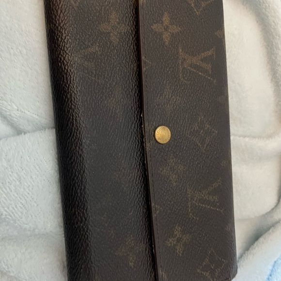 Louis Vuitton Handbags - Louis Vuitton Dark Brown Monogram Clutch